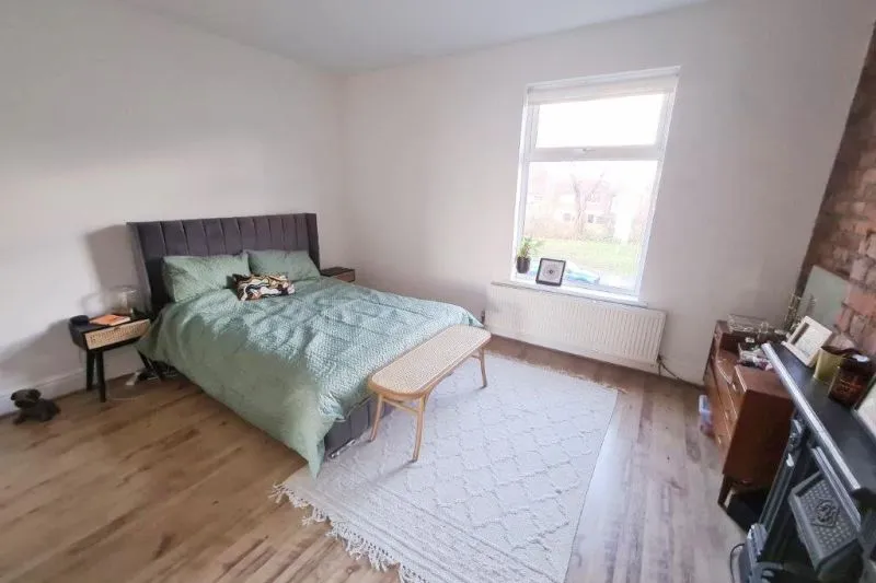 2 bed Terraced House For Auction
