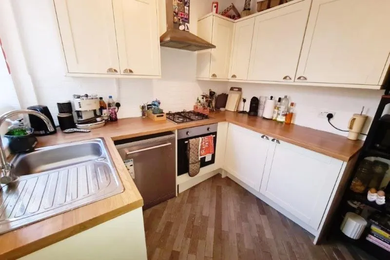 2 bed Terraced House For Auction