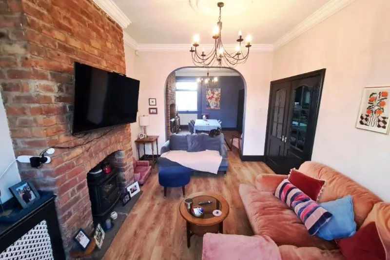 2 bed Terraced House For Auction