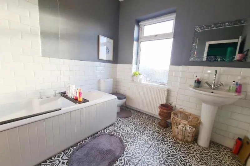 2 bed Terraced House For Auction