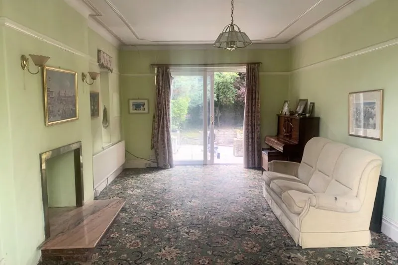 5 bed Detached House For Auction