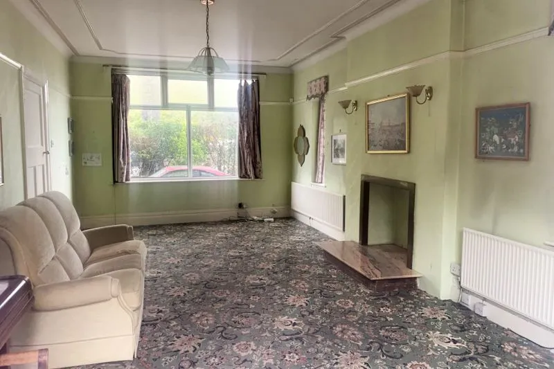 5 bed Detached House For Auction
