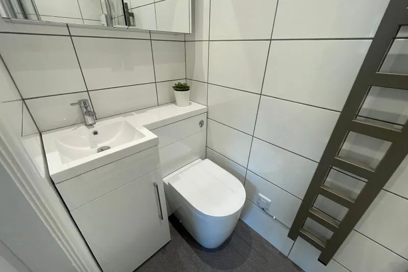 5 bed Semi-Detached House For Auction