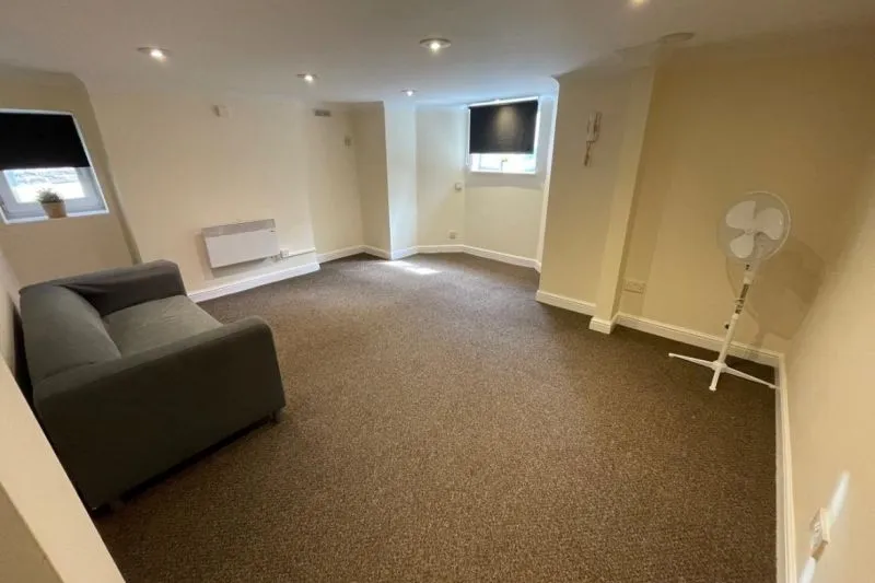 5 bed Semi-Detached House For Auction