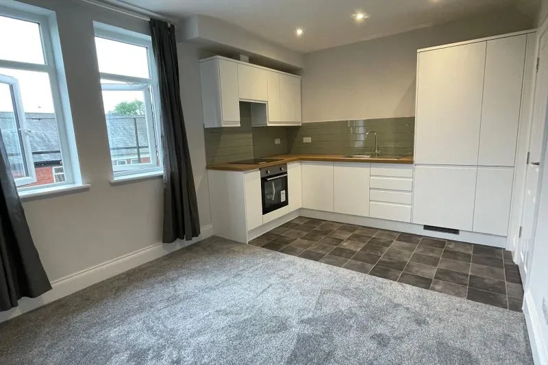 5 bed Semi-Detached House For Auction