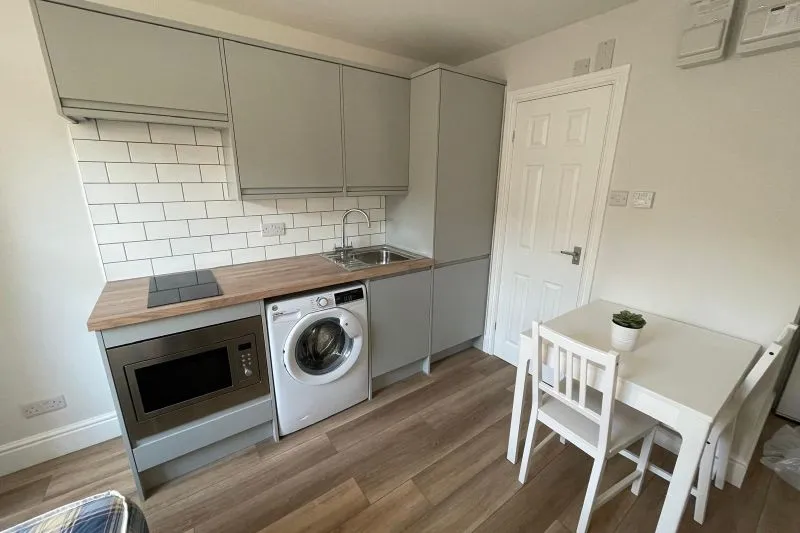5 bed Semi-Detached House For Auction