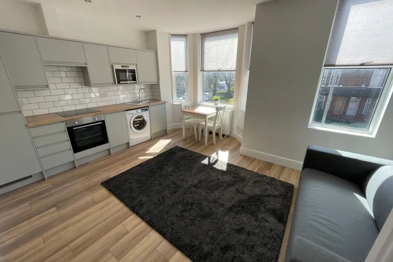 5 bed Semi-Detached House For Auction