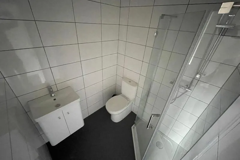 5 bed Semi-Detached House For Auction