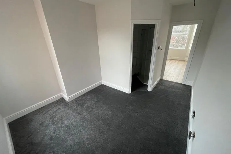 5 bed Semi-Detached House For Auction