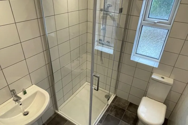 5 bed Semi-Detached House For Auction