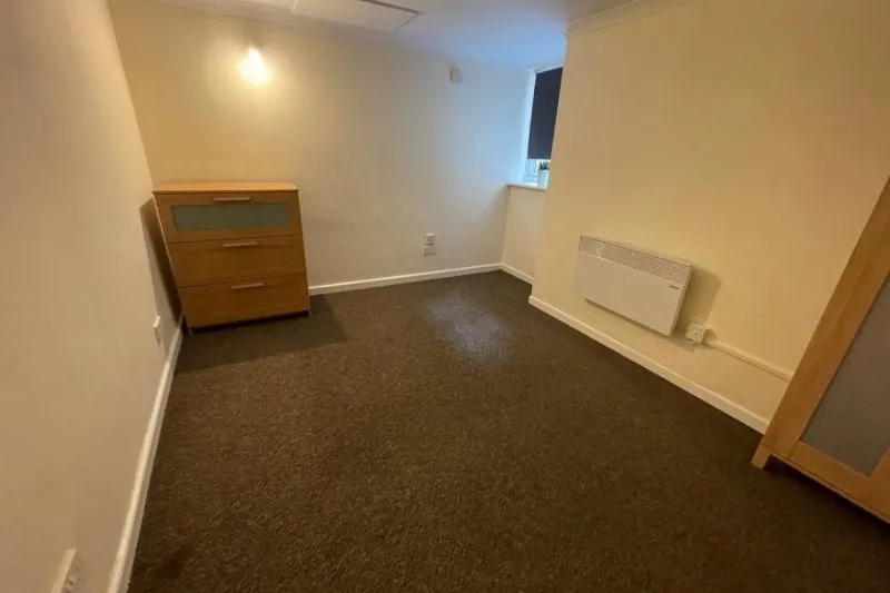 5 bed Semi-Detached House For Auction