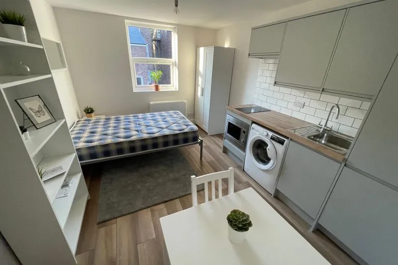 5 bed Semi-Detached House For Auction