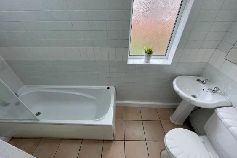 5 bed Semi-Detached House For Auction
