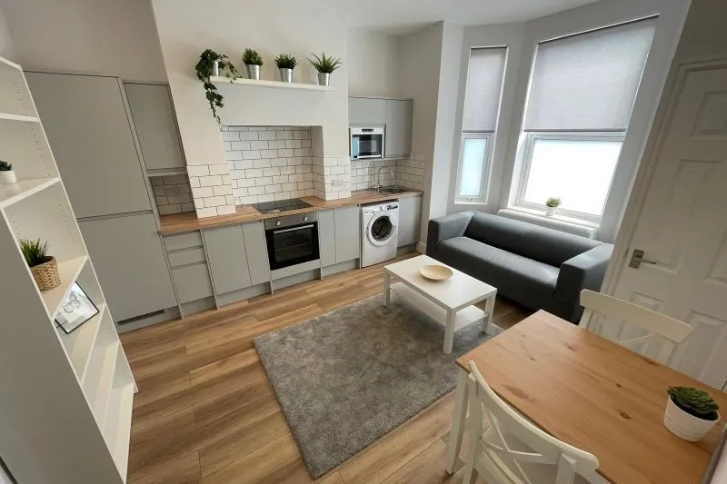 5 bed Semi-Detached House For Auction