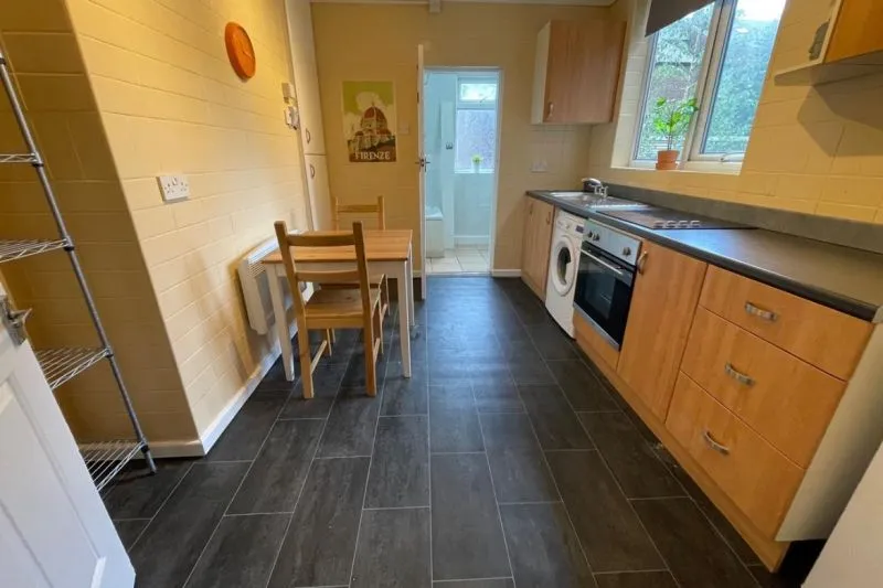 5 bed Semi-Detached House For Auction