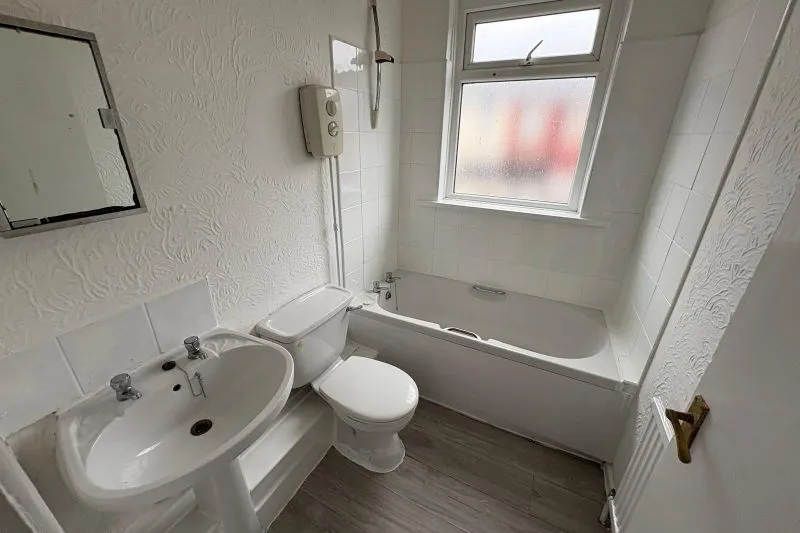 3 bed Terraced House For Auction