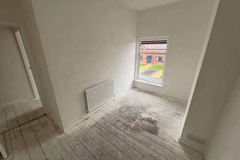 3 bed Terraced House For Auction