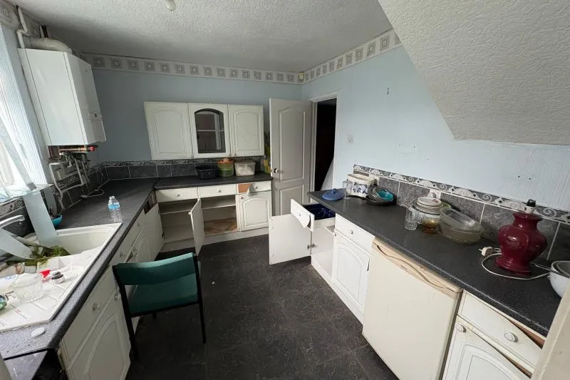 3 bed End Terrace House For Auction