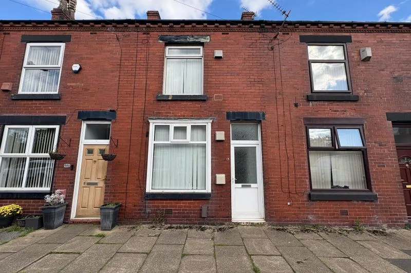 2 bed Terraced House For Auction