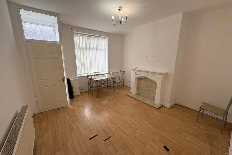 2 bed Terraced House For Auction