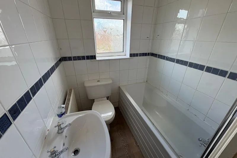 2 bed Terraced House For Auction