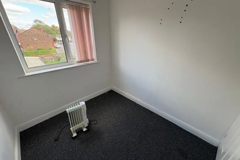 2 bed Terraced House For Auction