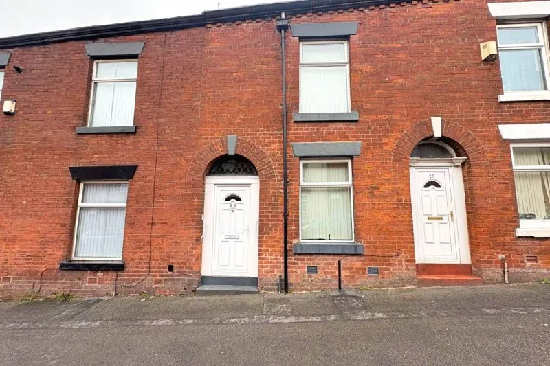 2 bed Terraced House For Auction