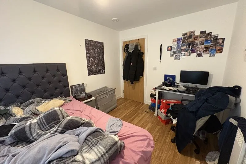 3 bed Apartment For Auction