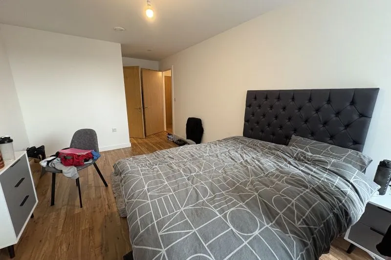 3 bed Apartment For Auction