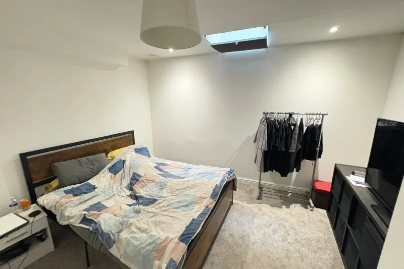 2 bed Flat For Auction