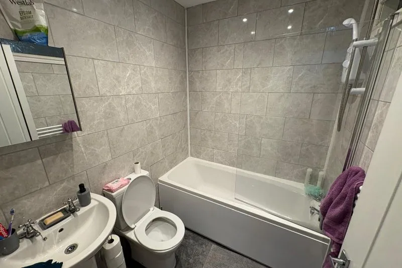 2 bed Flat For Auction