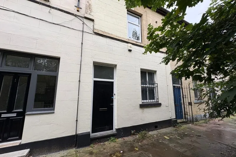 2 bed Flat For Auction