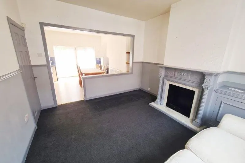 2 bed Terraced House For Auction
