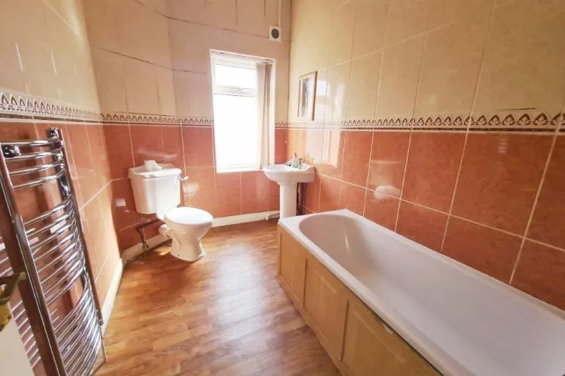 2 bed Terraced House For Auction