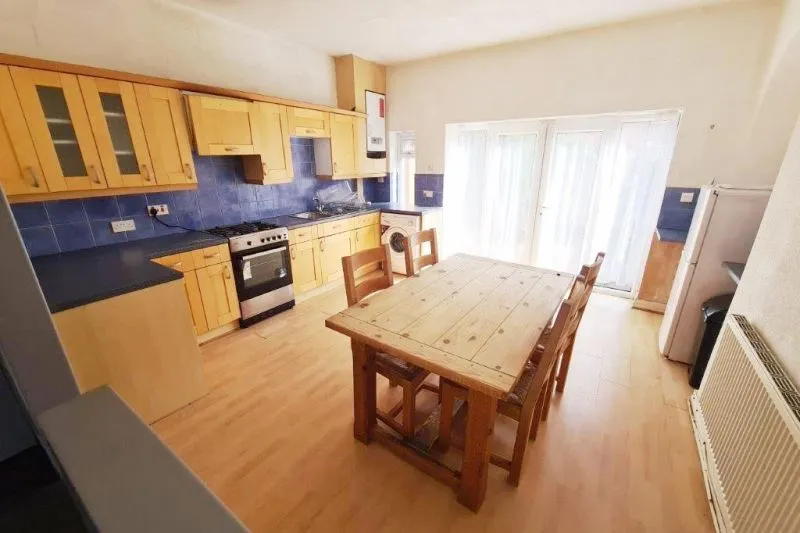 2 bed Terraced House For Auction