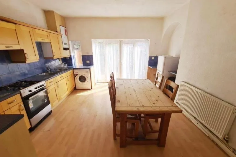 2 bed Terraced House For Auction