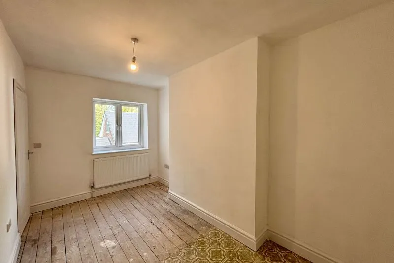 4 bed End Terrace House For Auction