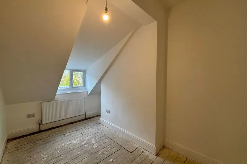 4 bed End Terrace House For Auction