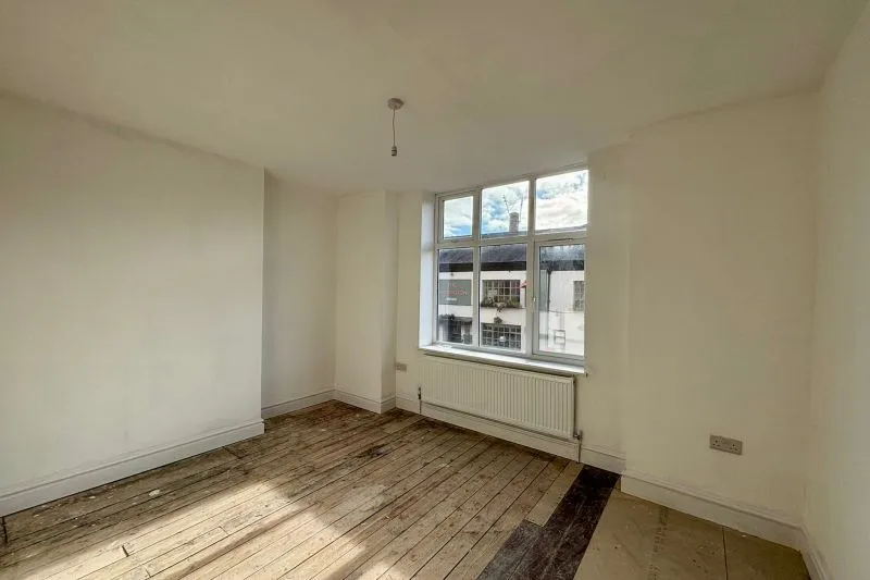 4 bed End Terrace House For Auction