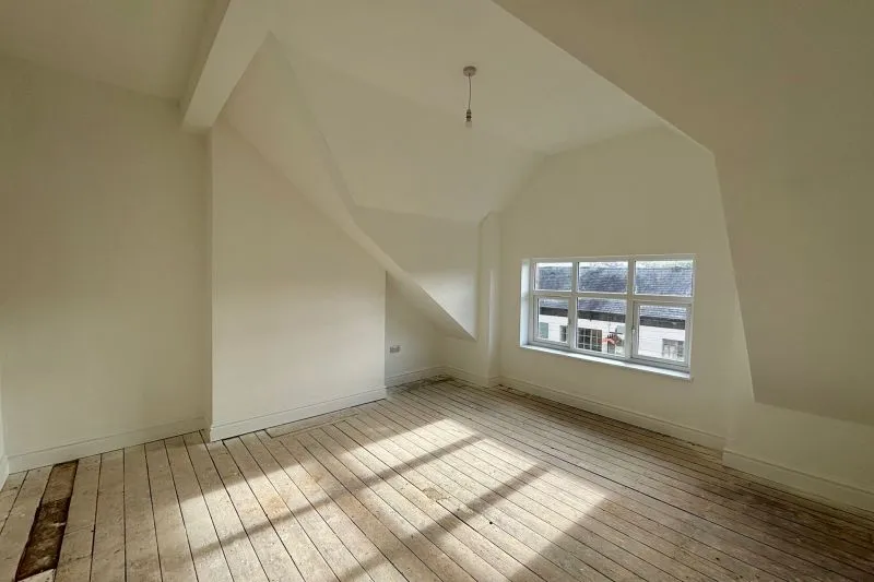 4 bed End Terrace House For Auction