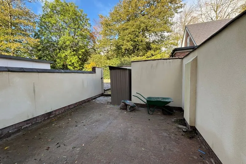 4 bed End Terrace House For Auction