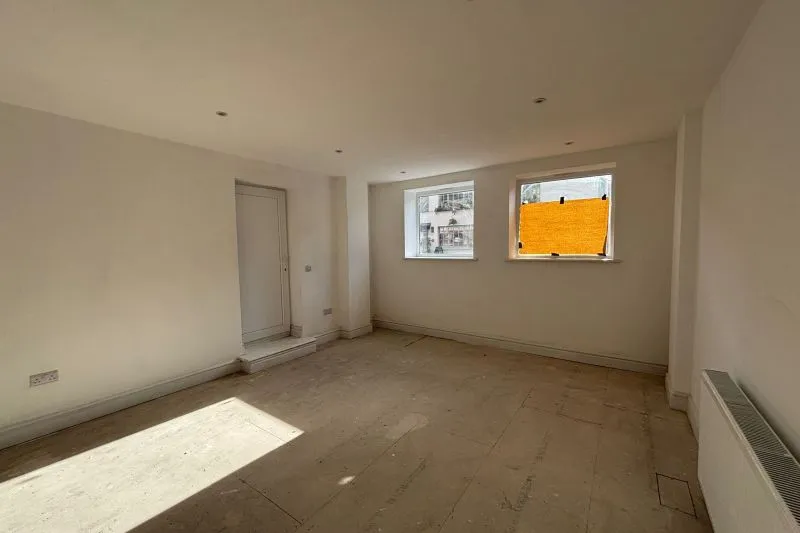 4 bed End Terrace House For Auction