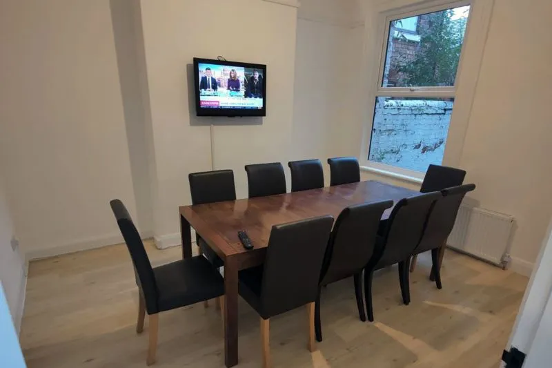 5 bed End Terrace House For Auction