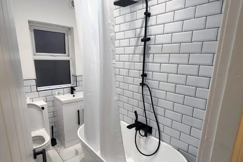 5 bed End Terrace House For Auction