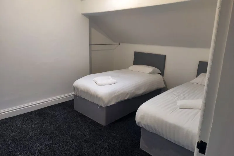 5 bed End Terrace House For Auction