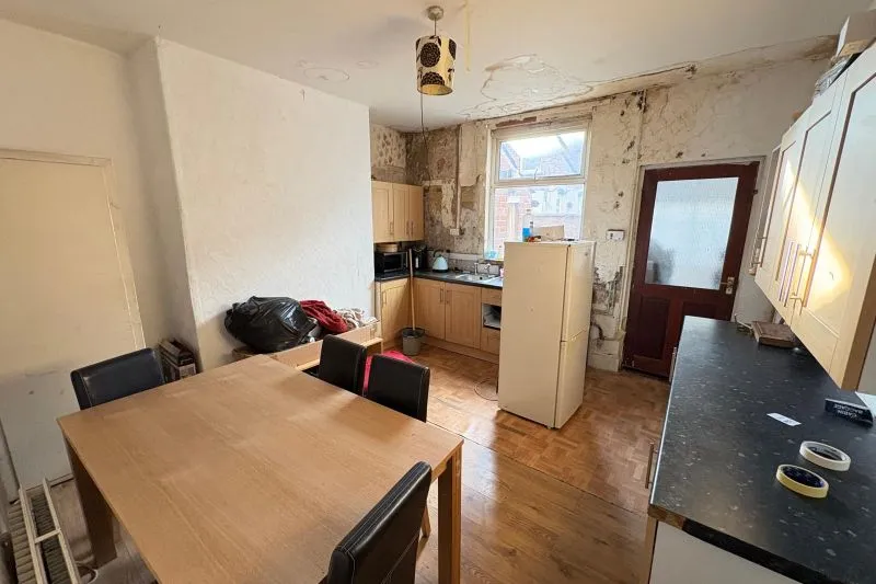 2 bed Terraced House For Auction