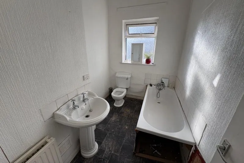 2 bed Terraced House For Auction