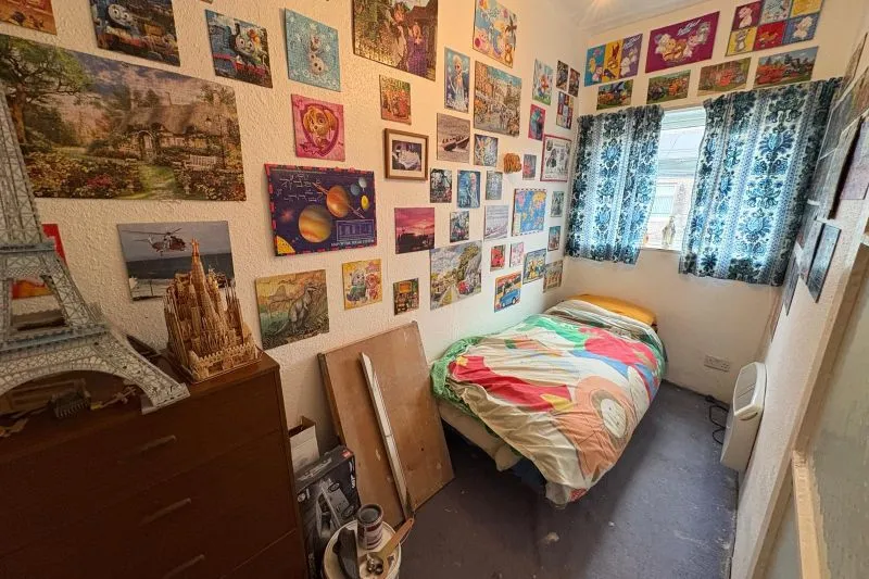 2 bed Terraced House For Auction