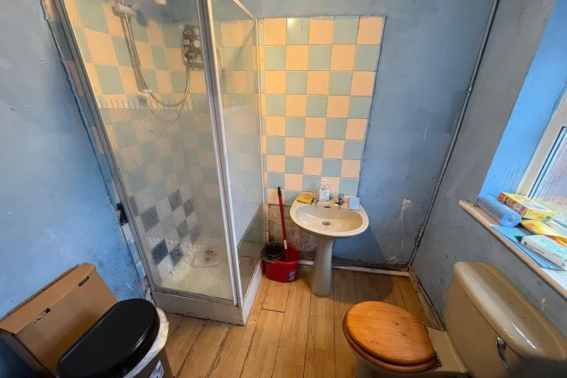2 bed Terraced House For Auction