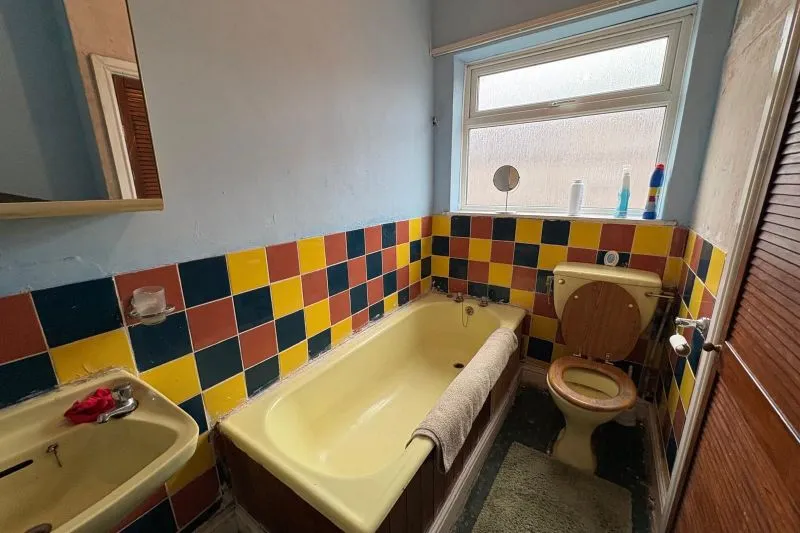 2 bed Terraced House For Auction